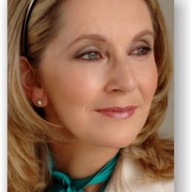 Carol Akright Headshot