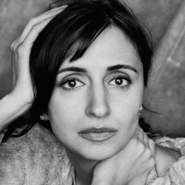 Roya Hakakian Headshot