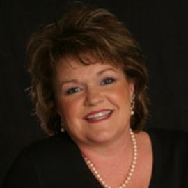 Amy Dee-Kristensen Headshot