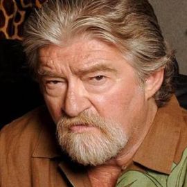 Joe Eszterhas Headshot