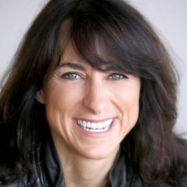 Gail Worth Headshot