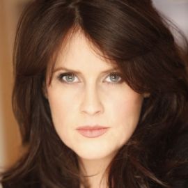Lisa Oz Headshot