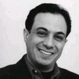 Ashley Kahn Headshot