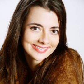 Carmen Lynch Headshot
