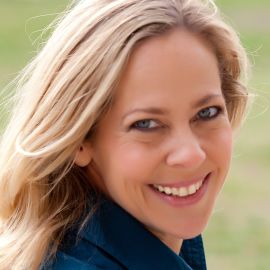 Beth Howard Headshot