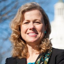 Vicki Arroyo Headshot