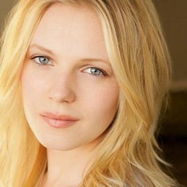 Emma Bell Headshot