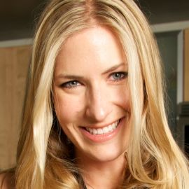 Holly Williams Headshot