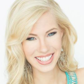 Nicole Kelly Headshot