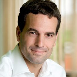 Wences Casares Headshot