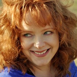 Carolan Deacon Headshot