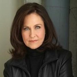 Erin Gray Headshot