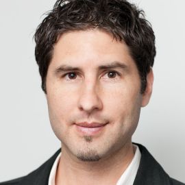 Matt de la Peña Headshot
