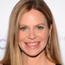 Kristin Bauer van Straten Headshot