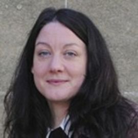 Helen MacDonald Headshot
