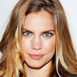 Anna Chlumsky Headshot