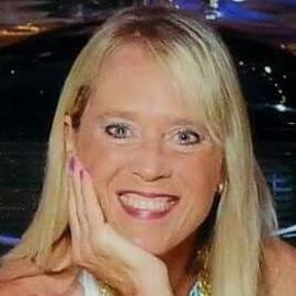 Debbie Leoni Headshot