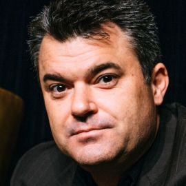 Dean Lindsay Headshot