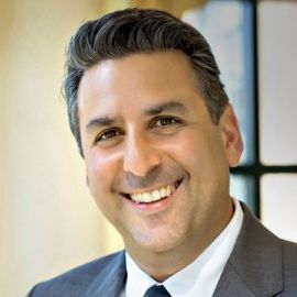 Lewis Schiff Headshot