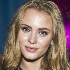 Zara Larsson Headshot