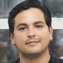 Oscar Salazar Headshot