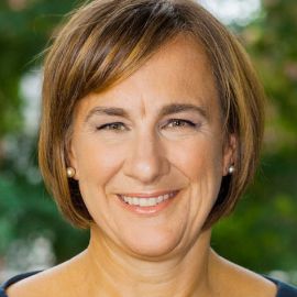 Janet Foutty Headshot