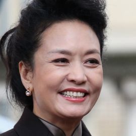 Peng Liyuan Headshot