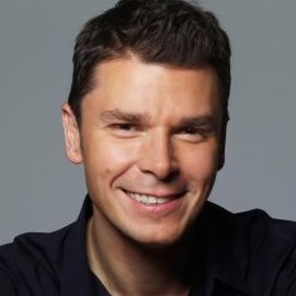 Matthew Roszak Headshot