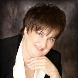 Dr. Helen Turnbull Headshot