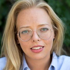 Elle Reeve Headshot