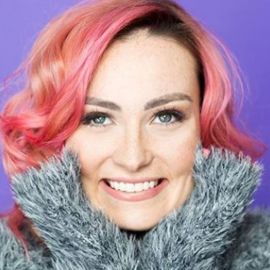 Molly Burke Headshot