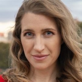 Natalie Stavas Headshot