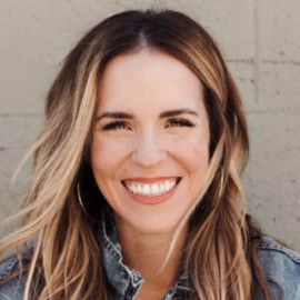 Rachel Hollis Headshot