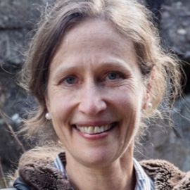 Jennifer Ackerman Headshot