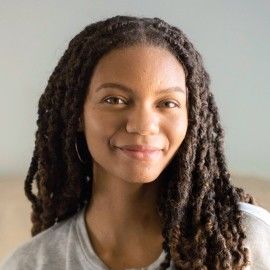 Leah Thomas Headshot