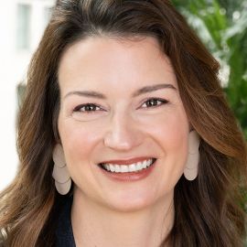 Linda Kozlowski Headshot