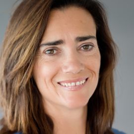 Lucy Hone Headshot