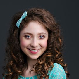 Kelly Lovell Headshot