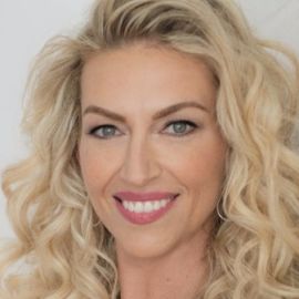 Sara Ross Headshot