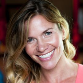 Christine Van Loo Headshot