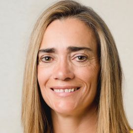 Lucy Hone Headshot