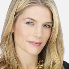 Alison Moore Headshot